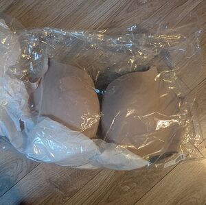 Nude/Tan Strapless Adhesive Bra